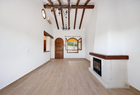 Resale - Townhouse - Villamartin