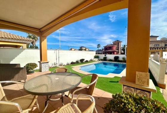 Resale - Villa - Orihuela Costa - Cabo roig - La Zenia