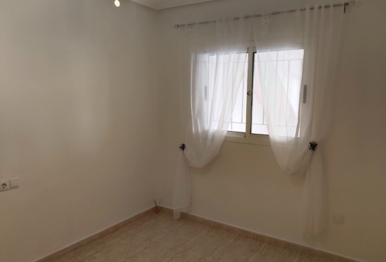 Resale - Bungalow - Orihuela Costa - La Zenia