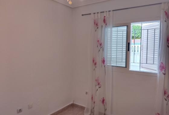 Resale - Bungalow - Orihuela Costa - La Zenia