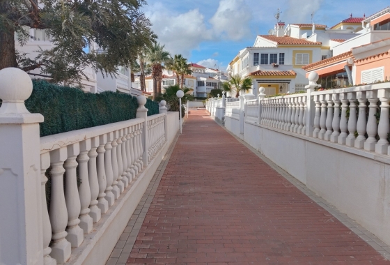 Resale - Bungalow - Orihuela Costa - La Zenia