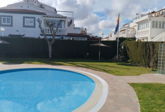 Resale - Bungalow - Orihuela Costa - La Zenia