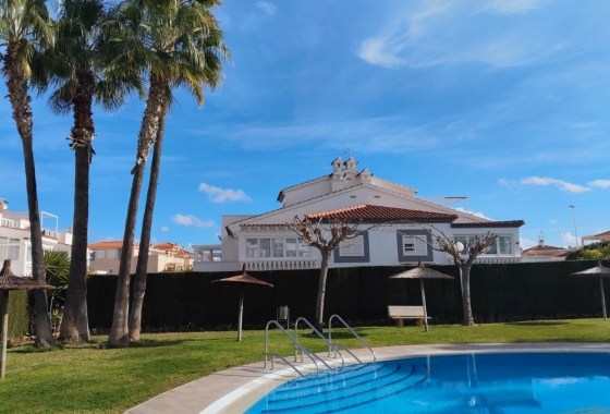 Resale - Bungalow - Orihuela Costa - La Zenia