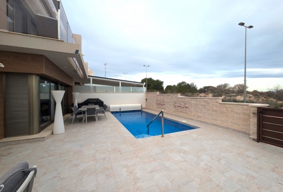 Resale - Villa - Orihuela Costa - Villamartín