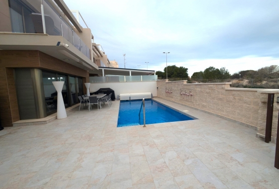 Resale - Villa - Orihuela Costa - Villamartín