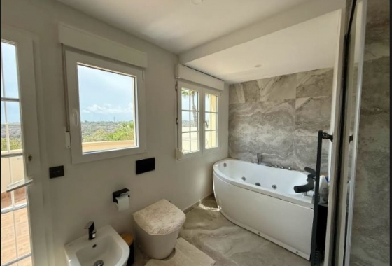 Resale - Villa - Orihuela Costa - Las Colinas Golf