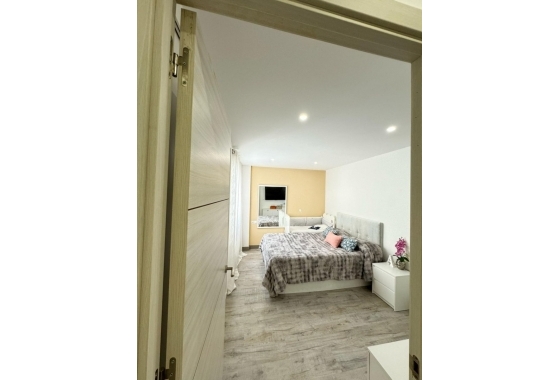 Resale - Apartment / flat - Alicante - Carolinas Bajas