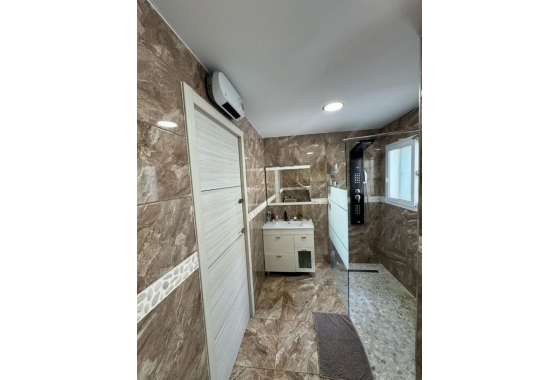 Resale - Apartment / flat - Alicante - Carolinas Bajas