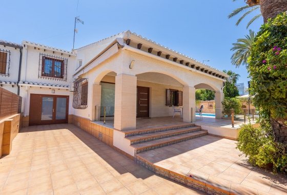 Resale - Villa - Orihuela Costa - Punta Prima