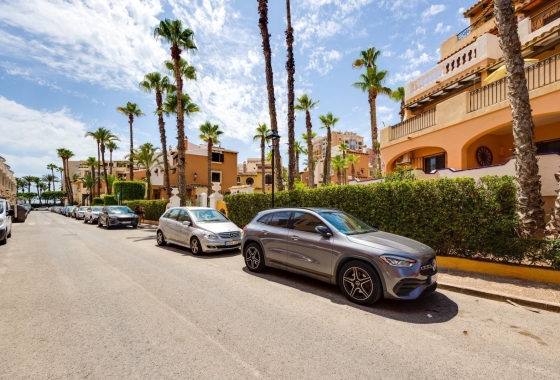 Resale - Apartment / flat - Torrevieja - Torrevieja - Playa de los Locos