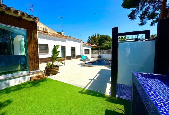 Resale - Villa - Orihuela Costa - Punta Prima