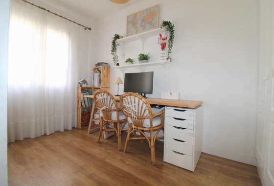 Resale - Apartment / flat - Torrevieja - La Veleta
