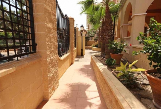 Resale - Apartment / flat - Torrevieja - Torrevieja - Playa de los Locos