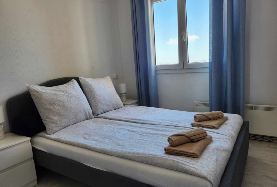 Resale - Apartment / flat - Torrevieja - Torrevieja - Playa de los Locos