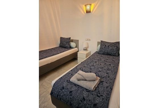 Resale - Apartment / flat - Torrevieja - Torrevieja - Playa de los Locos