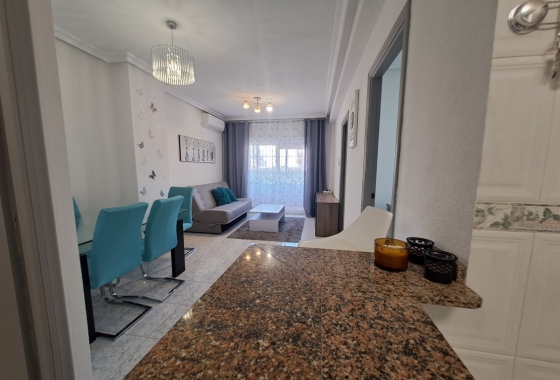 Resale - Apartment / flat - Torrevieja - La Mata pueblo