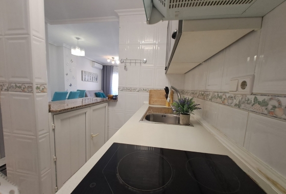 Resale - Apartment / flat - Torrevieja - La Mata pueblo