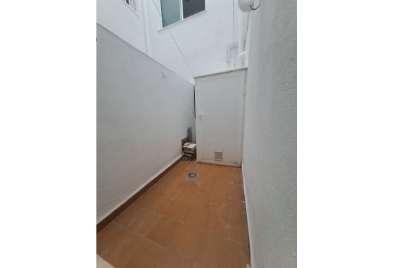 Resale - Apartment / flat - Torrevieja - La Mata pueblo