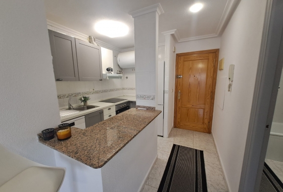 Resale - Apartment / flat - Torrevieja - La Mata pueblo