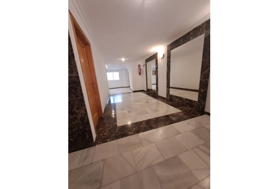 Resale - Apartment / flat - Torrevieja - La Mata pueblo
