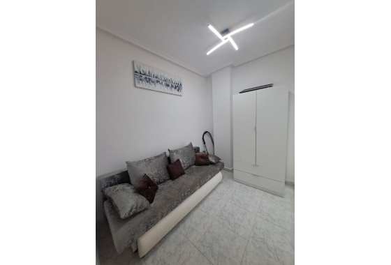 Resale - Apartment / flat - Torrevieja - La Mata pueblo