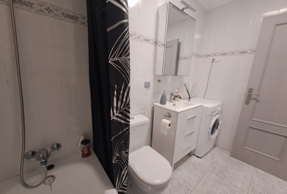 Resale - Apartment / flat - Torrevieja - La Mata pueblo