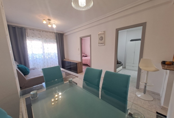 Resale - Apartment / flat - Torrevieja - La Mata pueblo