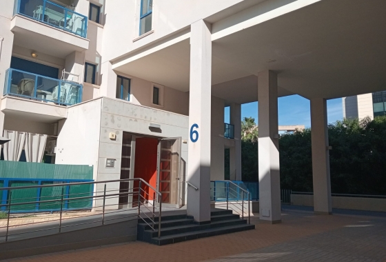 Resale - Apartment / flat - Alicante -  Urbanization