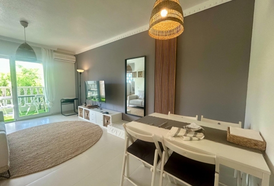 Rynek Wtórny - Trzypiętrowy - Algorfa