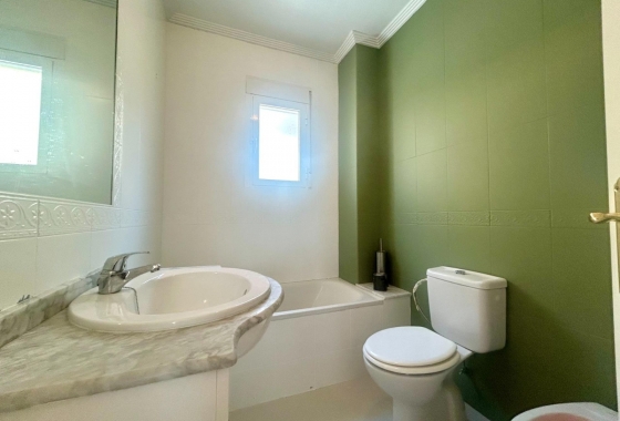 Rynek Wtórny - Trzypiętrowy - Algorfa