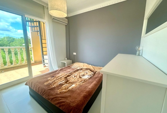 Rynek Wtórny - Trzypiętrowy - Algorfa