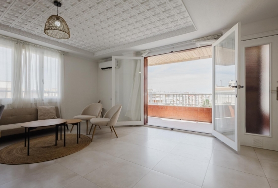 Resale - Apartment / flat - Torrevieja - Playa Acequion