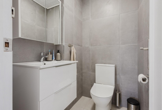 Resale - Apartment / flat - Torrevieja - Playa Acequion