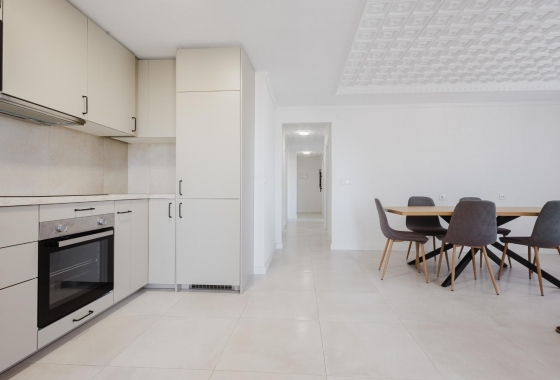 Resale - Apartment / flat - Torrevieja - Playa Acequion