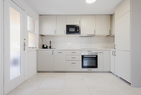 Resale - Apartment / flat - Torrevieja - Playa Acequion