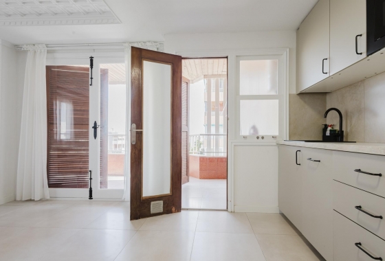 Resale - Apartment / flat - Torrevieja - Playa Acequion