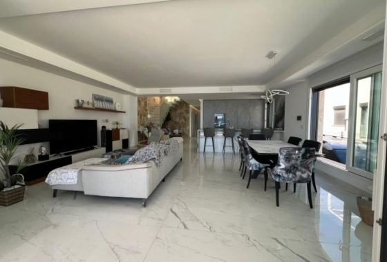 Resale - Villa - La Mata