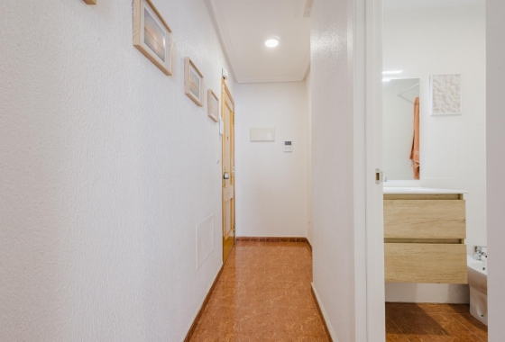 Resale - Apartment / flat - Torrevieja - Playa del Acequión