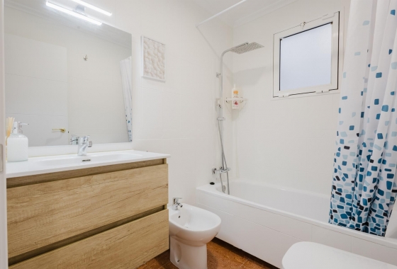 Resale - Apartment / flat - Torrevieja - Playa del Acequión