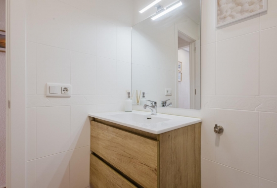 Resale - Apartment / flat - Torrevieja - Playa del Acequión