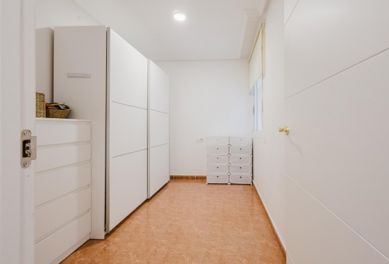 Resale - Apartment / flat - Torrevieja - Playa del Acequión