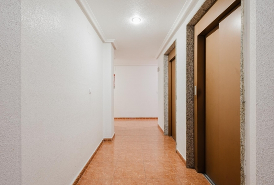Resale - Apartment / flat - Torrevieja - Playa del Acequión