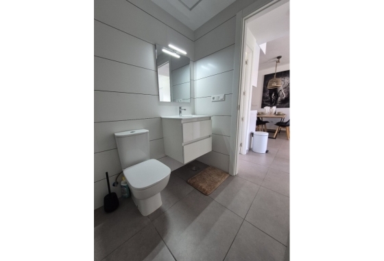 Resale - Apartment / flat - Villamartin