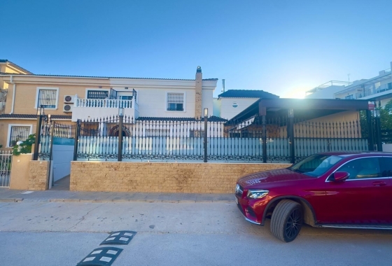 Resale - Townhouse - Orihuela Costa - La Zenia