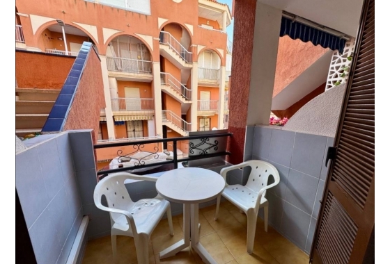 Resale - Apartment / flat - La Mata