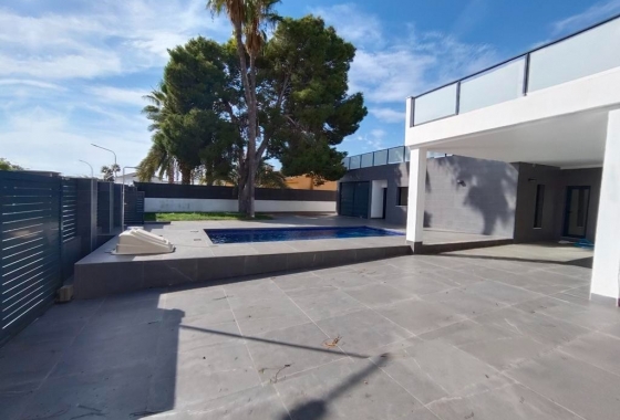 Obra nueva - Villa - Alicante - Campoamor