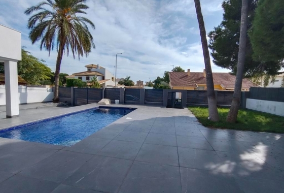 Obra nueva - Villa - Alicante - Campoamor