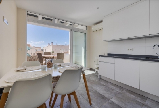 Resale - Apartment / flat - Torrevieja - Playa del Cura