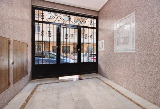 Resale - Apartment / flat - Torrevieja - Playa del Cura