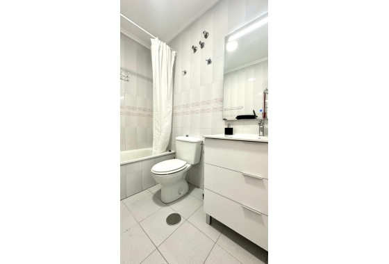 Reventa - Apartamento / piso - Torrevieja - El Acequión - Los Náufragos